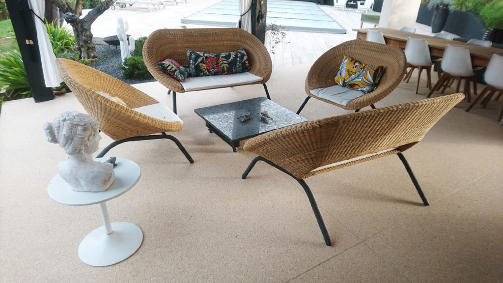 Résine drainante. Terrasse en moquette de pierre sur un ancien carrelage réalisé par la société Original Volume à Toulouse.